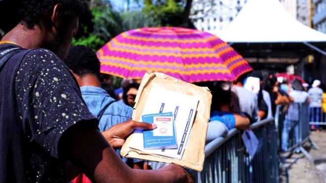 Como programa que incentiva contratação de jovens pode ameaçar emprego de mais velhos