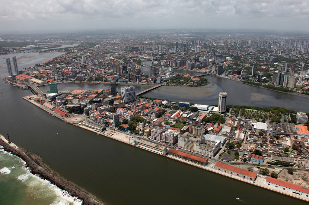 Porto do Recife supera em novembro o total movimentado em 2018