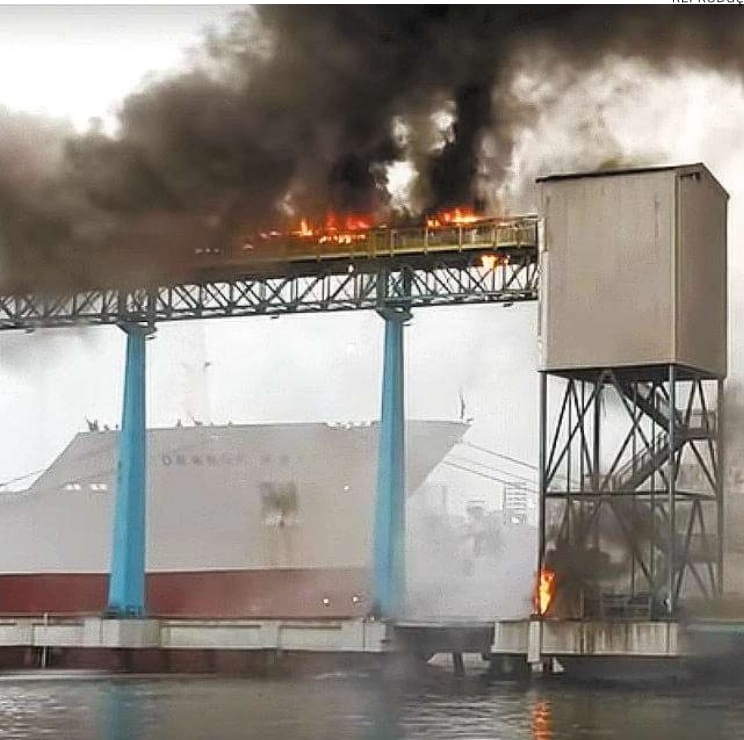 Incêndio atinge terminal graneleiro do Porto de Santos