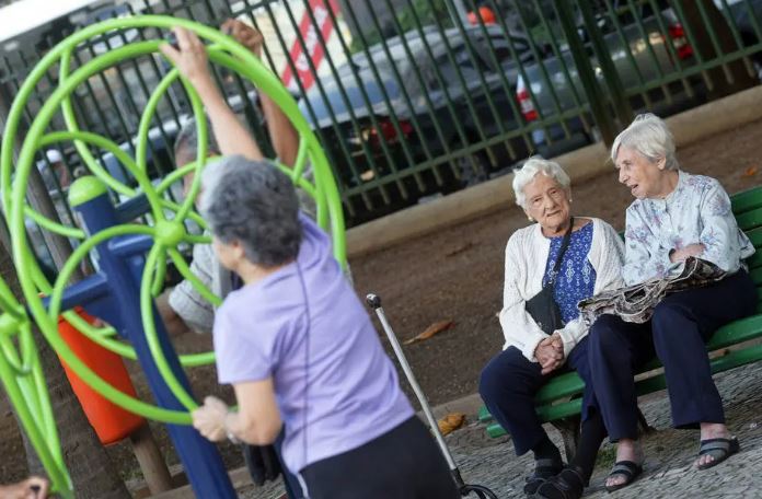 Expectativa de vida ao nascer do brasileiro sobe para 76,3 anos