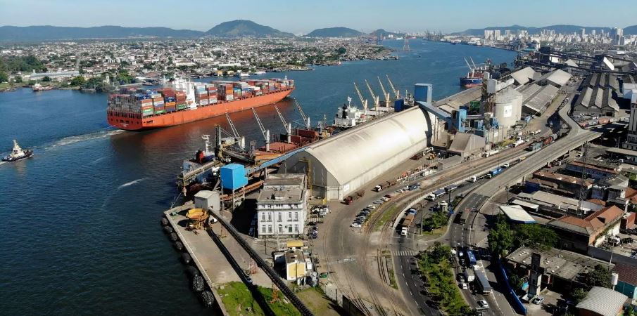 Porto de Santos contrata estagiários e profissionais em diversos setores