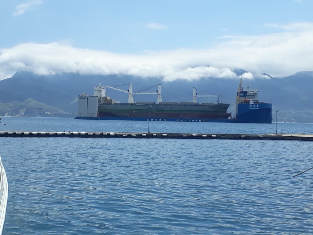 Um supernavio em São Sebastião