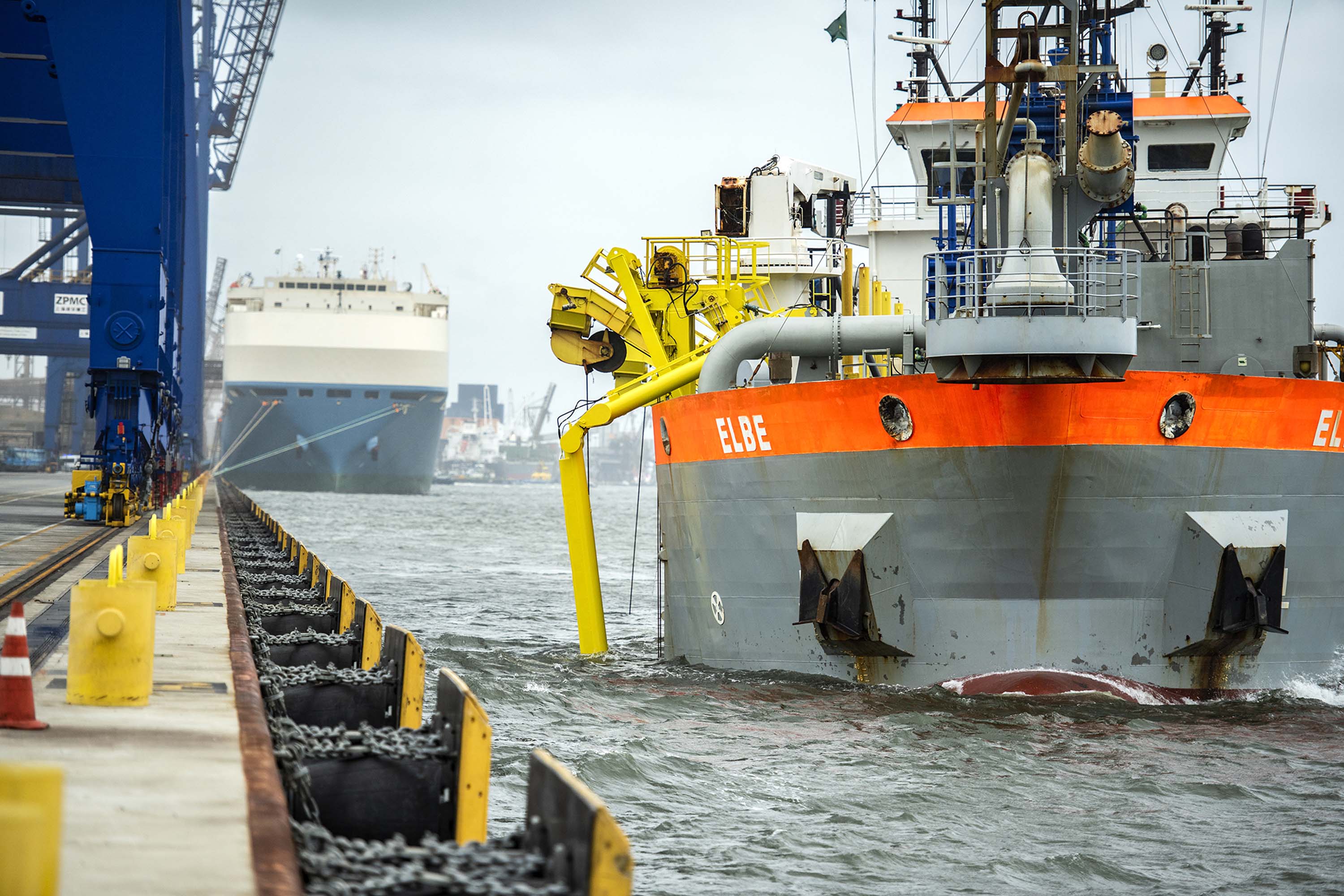 Começa a dragagem nos berços do Porto de Paranaguá