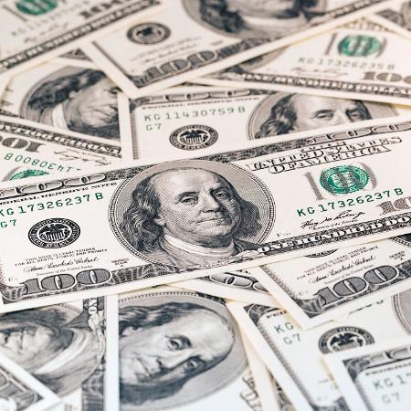 Dólar alcança R$ 4,20 e crava nova máxima