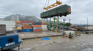 Trens chineses da Linha 13-Jade desembarcam no Porto de Santos