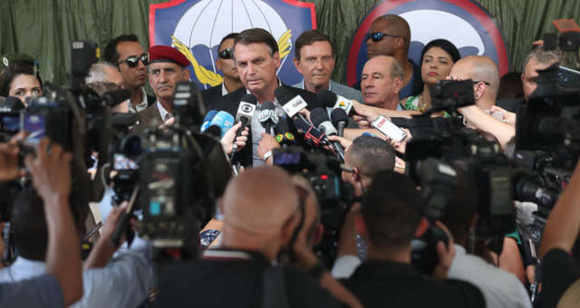 Governo estuda liberação da exportação de madeira in natura, diz Bolsonaro