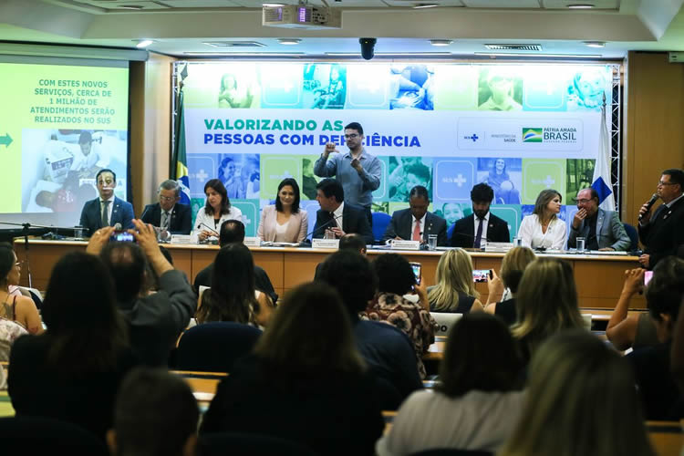 Governo lança guias e habilita 66 novos serviços para deficientes 