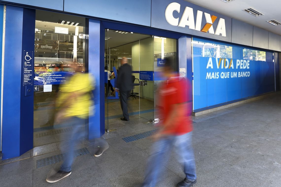Bancos abrem em horário especial amanhã