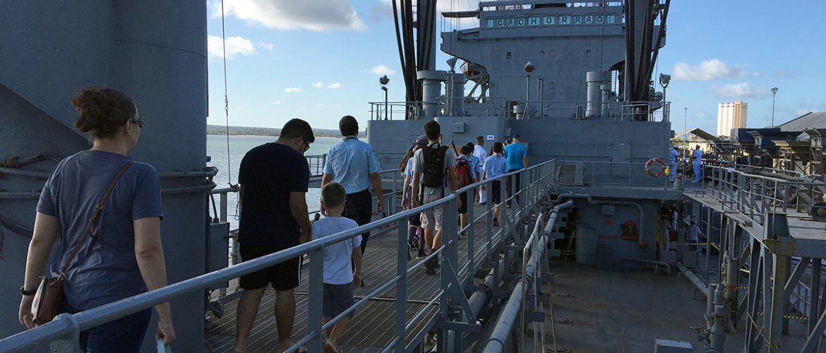 População visita navio da Marinha e aproveita fim de semana no Porto de Cabedelo