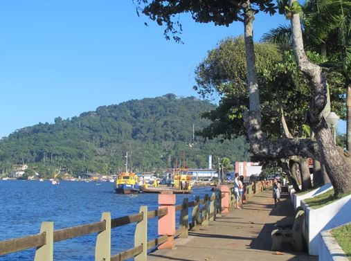 Agência itinerante da Marinha oferece serviços em Cananeia, SP