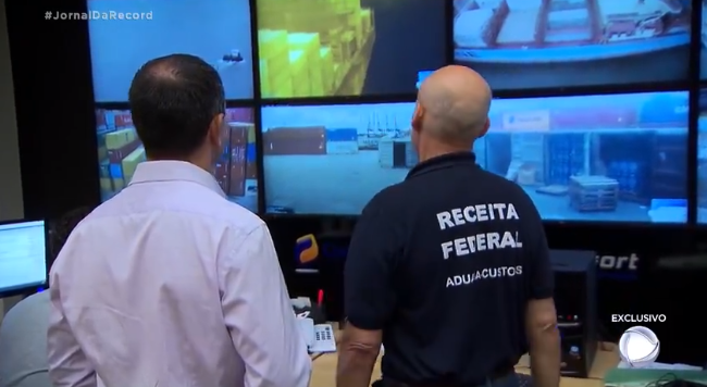 Na Rota do Tráfico: agentes flagram drogas em escavadeira no Porto de Santos