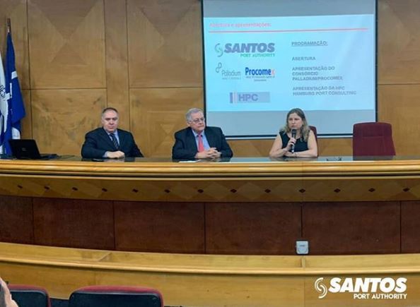 Chefe de gabinete da presidência da Santos Port Authority, Jacqueline Wendpa, falou da importância do Porto de Santos ser pioneiro no projeto PCS – Port Community Systems em evento realizado na Associação Beneficente dos Despachantes Aduaneiros, em Santos
