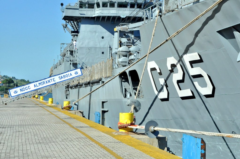 Navio da Marinha aberto à visitação no Porto de Vitória