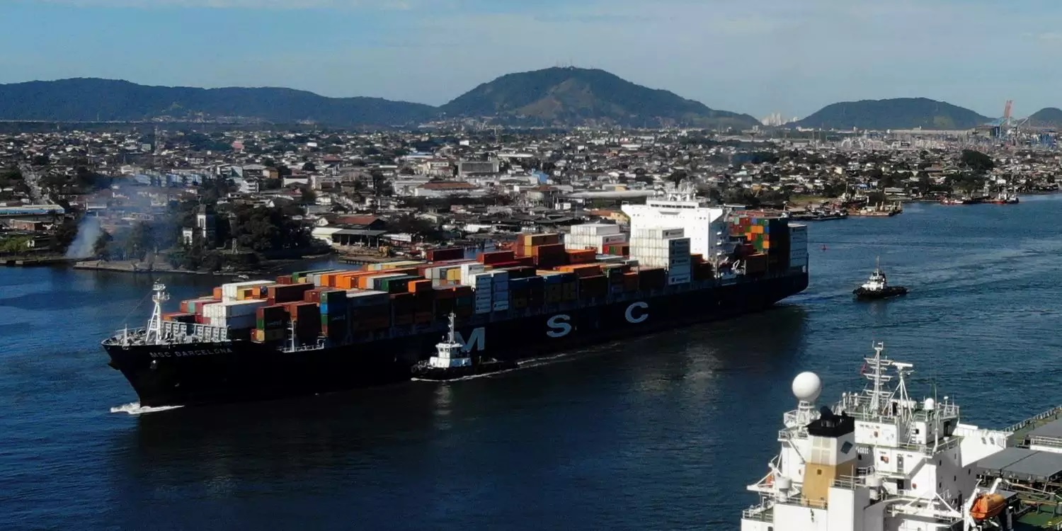 Porto de Santos corta custos e mira privatizações nos próximos anos