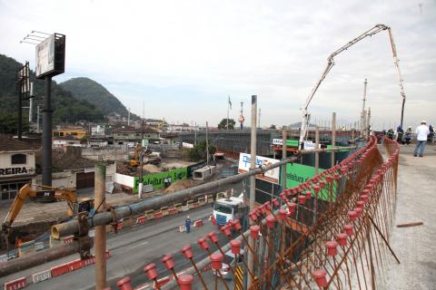 Concluída a concretagem da pista de viaduto da Nova Entrada de Santos