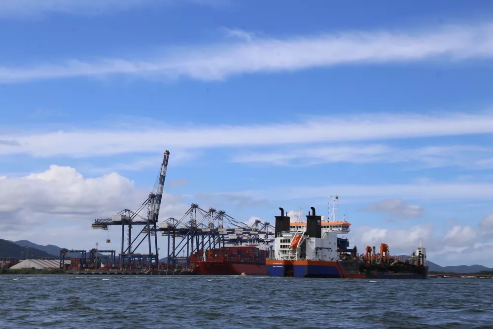 Navios que escalam os portos europeus são o 8º maior poluidor da União Europeia