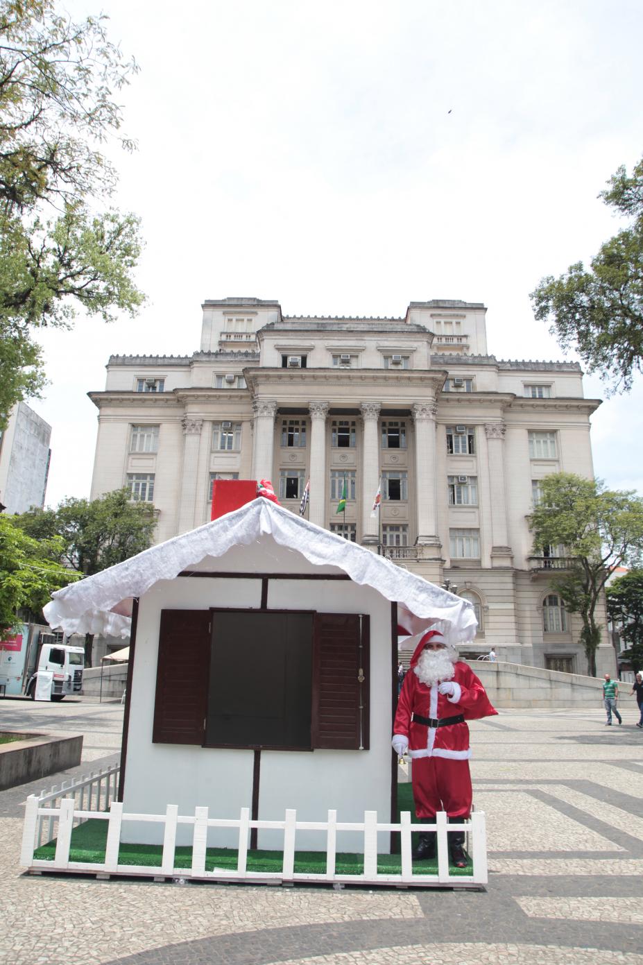 Papai Noel chegará de bonde para inaugurar sua casa na Praça Mauá 