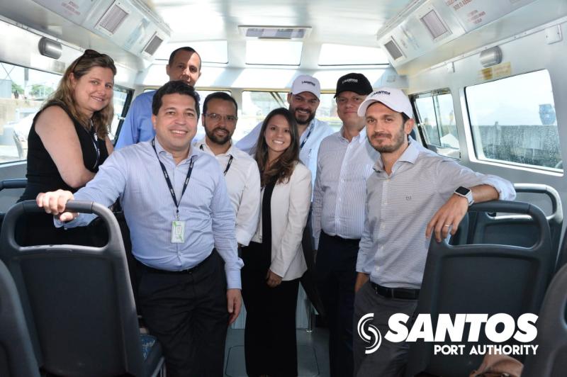 Na agenda, uma visita técnica no canal de navegação com a diretoria da Santos Port Authority, que falou sobre os projetos em curso, como o novo zoneamento de áreas, novos arrendamentos, e a capacitação do Porto para receber navios de grande porte