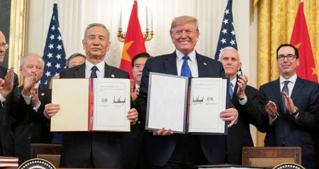 China e EUA assinam acordo comercial inicial, mas dúvidas e tarifas persistem