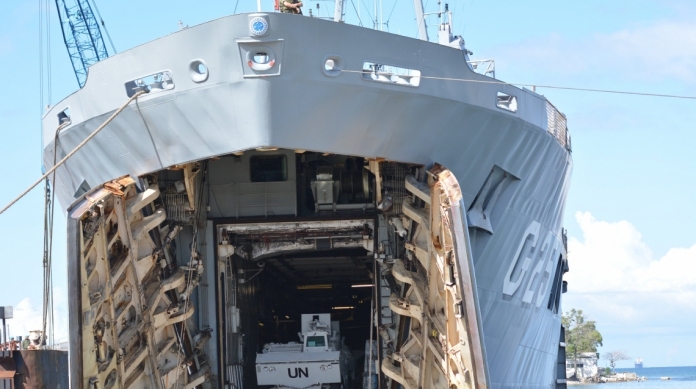 Navio da Marinha que transporta carros de combate estará aberto à visitação em Fortaleza