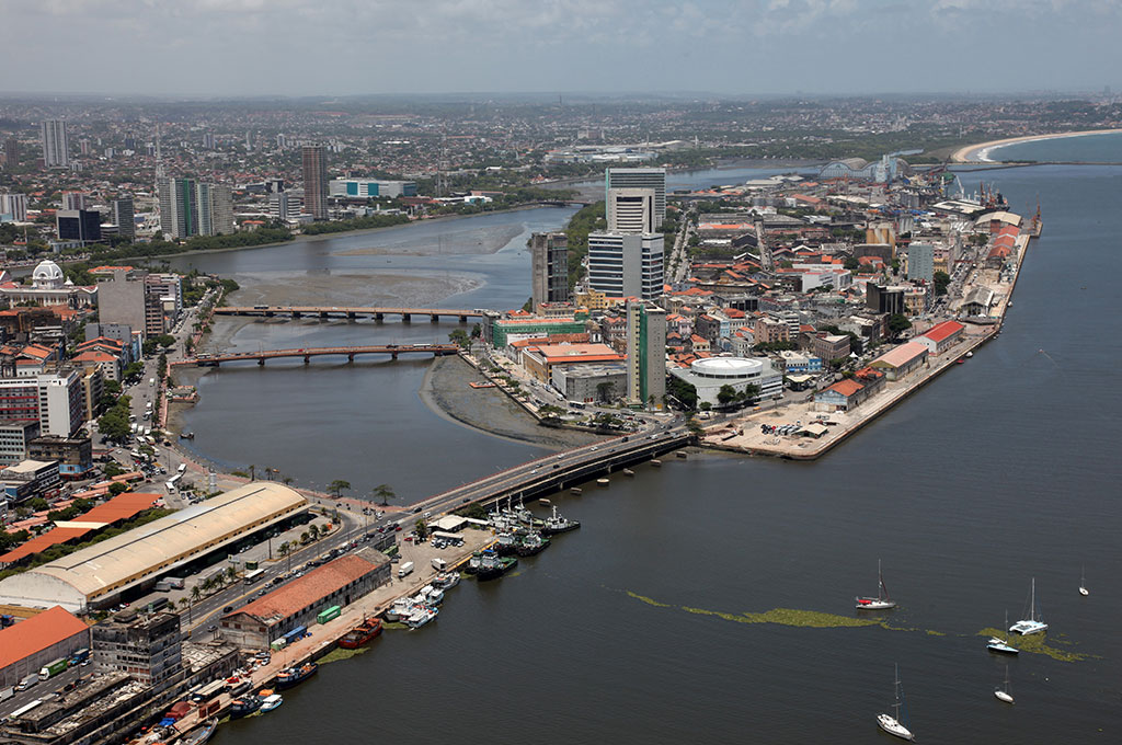 Obras de dragagem e melhorias no cais ampliarão capacidade do Porto do Recife