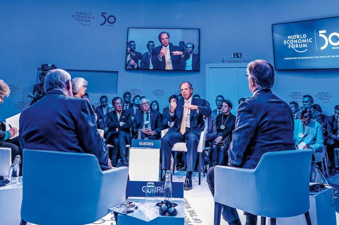 Em Davos, Guedes vende a imagem de um Brasil tipo exportação
