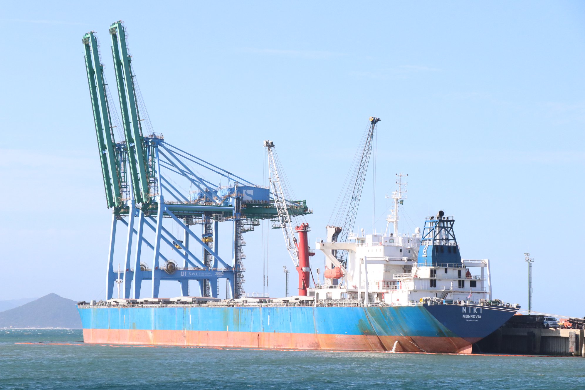 Porto de Imbituba realiza embarque recorde de granel sólido