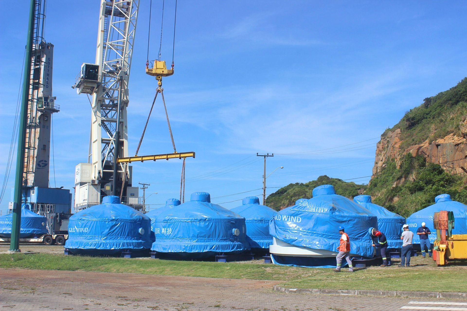 Porto de Imbituba recebe importação de geradores de energia eólica