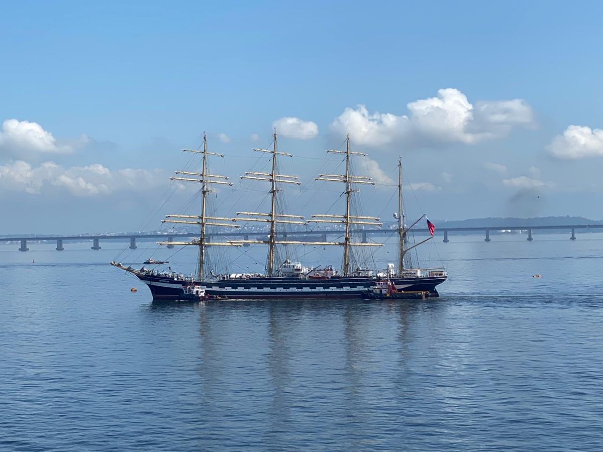 O Veleiro russo Kruzenshtern chegou agora ao Porto do Rio de Janeiro para as celebrações e será aberto à visitação