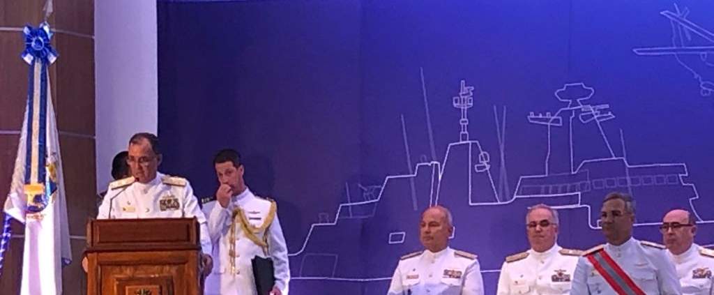Praticagem do Brasil prestigia passagem do cargo de Diretor-Geral do Material da Marinha