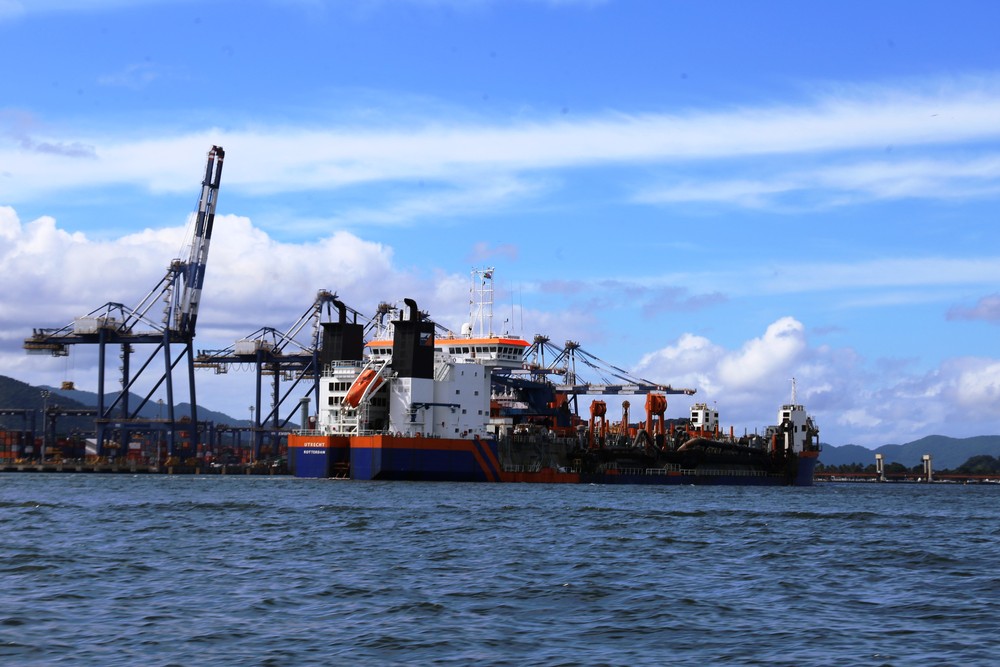Justiça Federal suspende contrato de dragagem do Porto de Santos