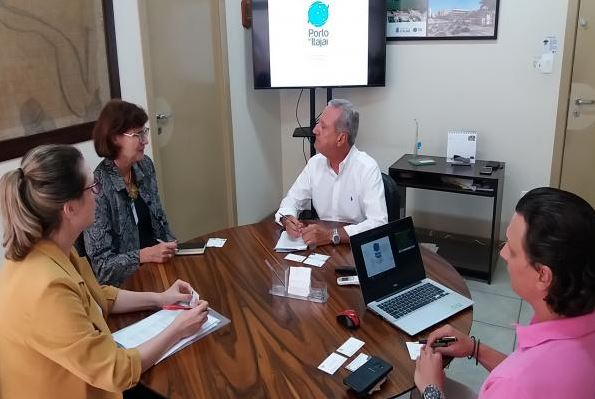 Porto de Itajaí recebe visita de representantes do Consulado Americano no Brasil