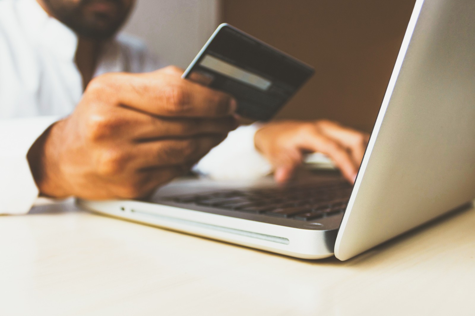 Receita começa a exigir CPF para compras vindas do exterior
