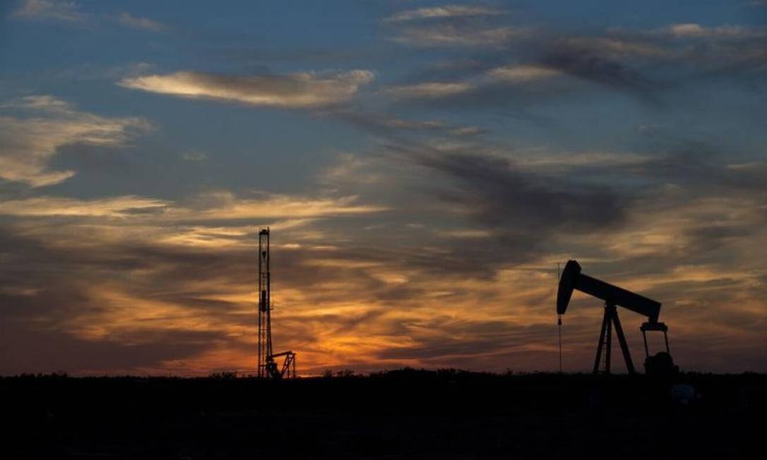Petróleo sobe mais de 4% após ataque dos EUA matar chefe de força de elite do Irã