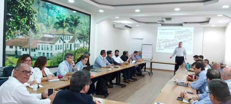 O diretor-executivo da ABTRA, Angelino Caputo e Oliveira e a gerente de TI Juliana Rodrigues da Silva participam hoje da reunião do GT para discussão do projeto Port Community System no Porto de Santos