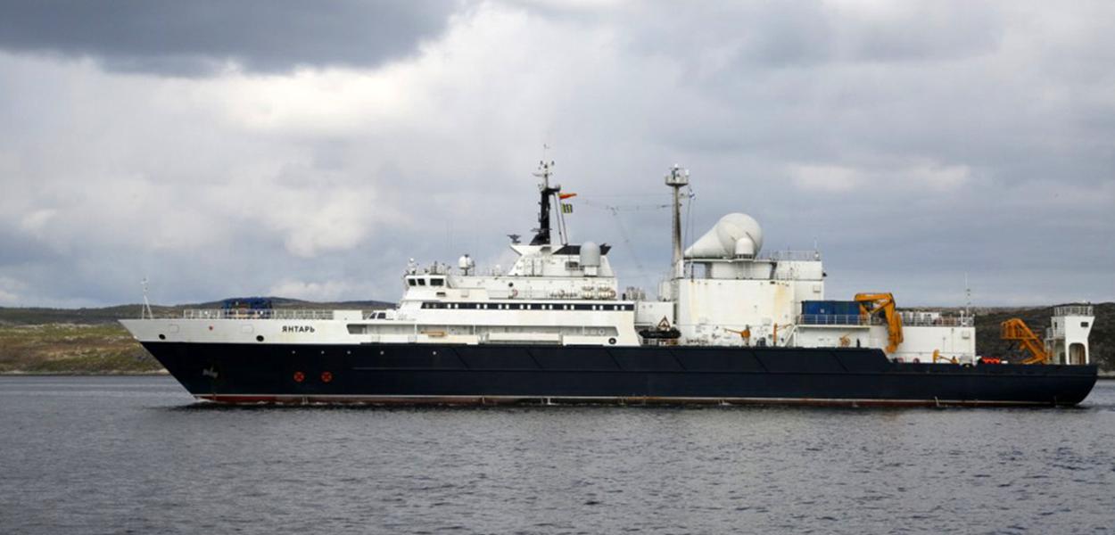 Navio russo coloca Marinha em alerta