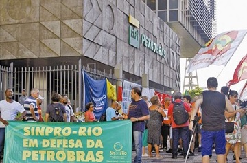 Petroleiros decidem manter greve