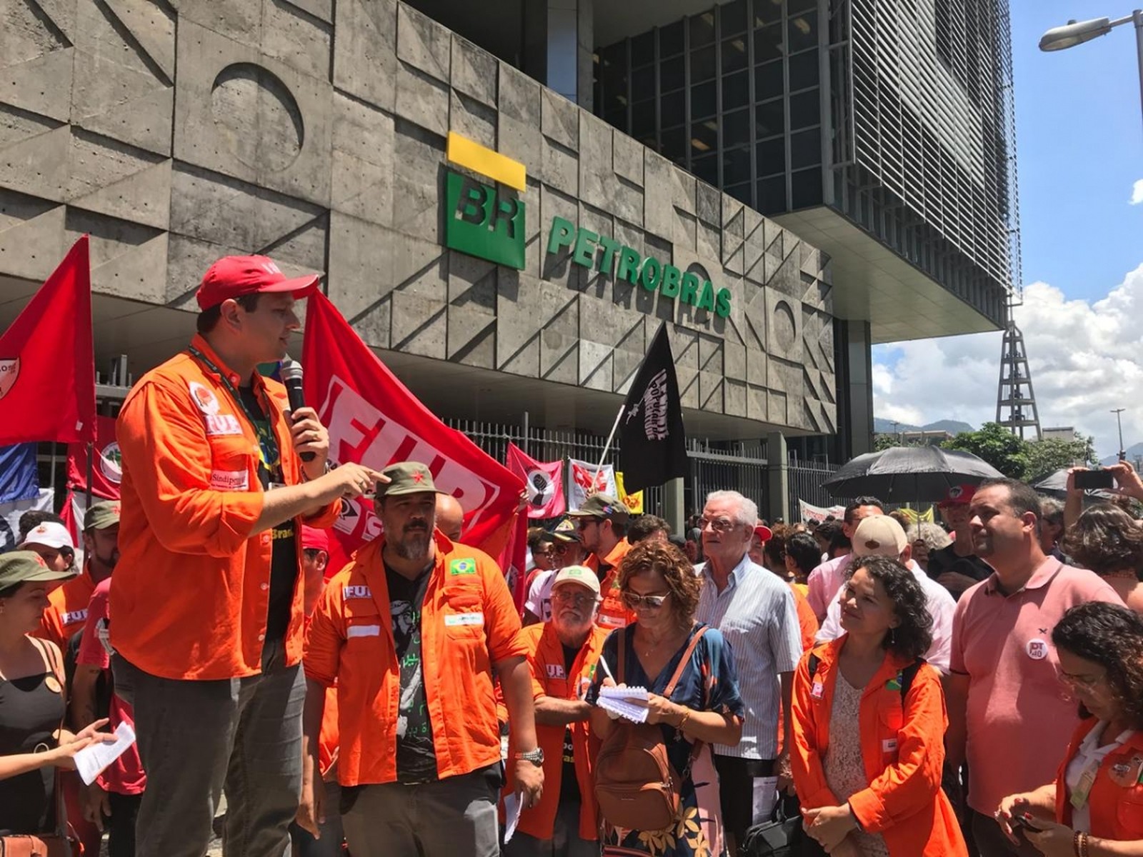 Petroleiros mantêm greve e vão recorrer de decisão do TST