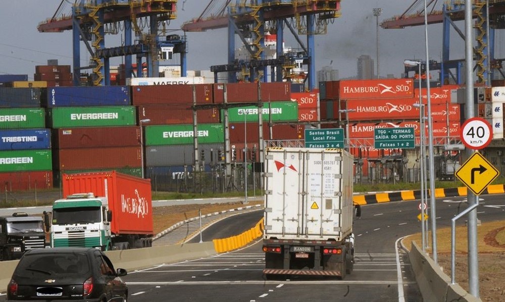 Justiça concede liminar que proíbe manifestação de caminhoneiros no Porto de Santos