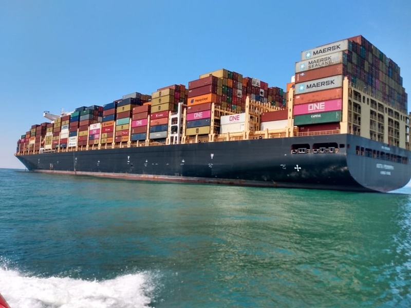 Maré baixa impede atracação de navio chinês em Santos