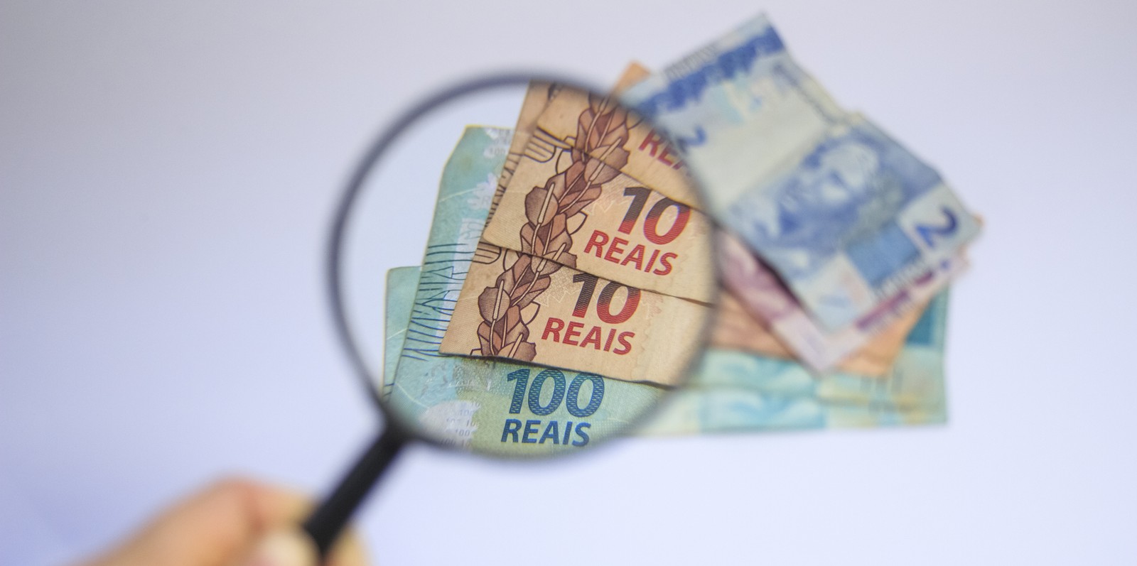 Brasileiros pagam R$ 29 bilhões em tarifas de conta corrente. Mas por quê?
