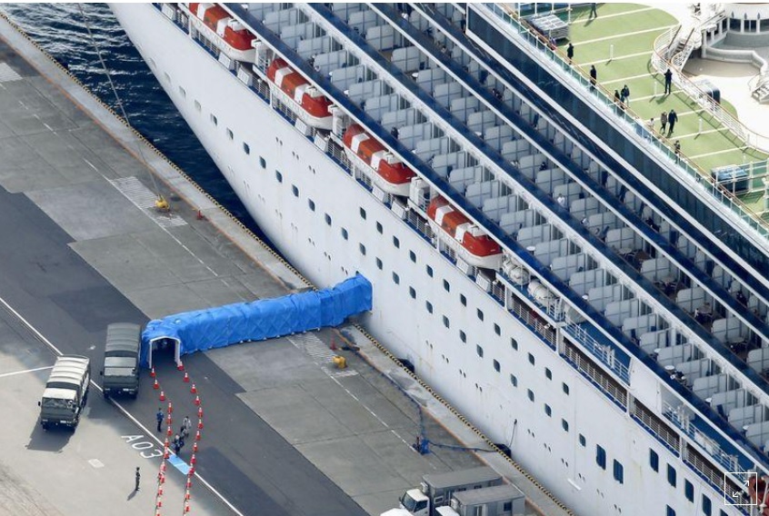 Japão é criticado por esforços contra coronavírus em navio, passageiros começam a desembarcar