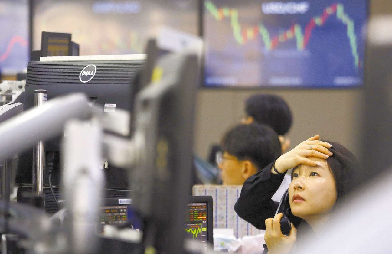 Dólar resiste ao BC e bate recorde a R$4,65