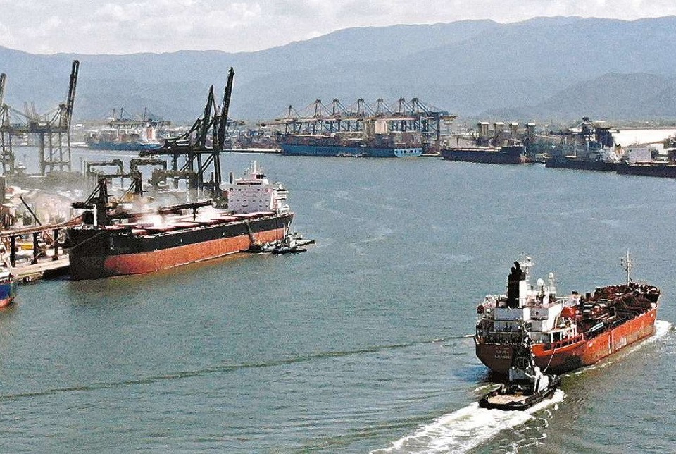 PF proíbe desembarque de estrangeiros