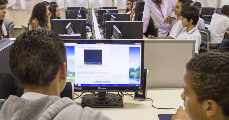 USP oferece 15 mil vagas em cursos on-line gratuitos para alunos da rede pública