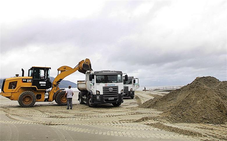 Operação em Santos remove 18t de areia