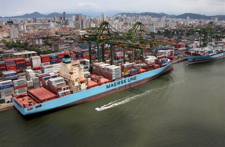 Operações portuárias são mantidas apesar da chuva; canal do Porto ficou fechado por duas horas