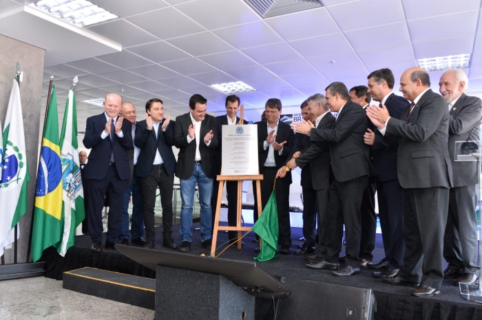 De olho no turismo internacional, ministro entrega modernização do Aeroporto de Foz do Iguaçu