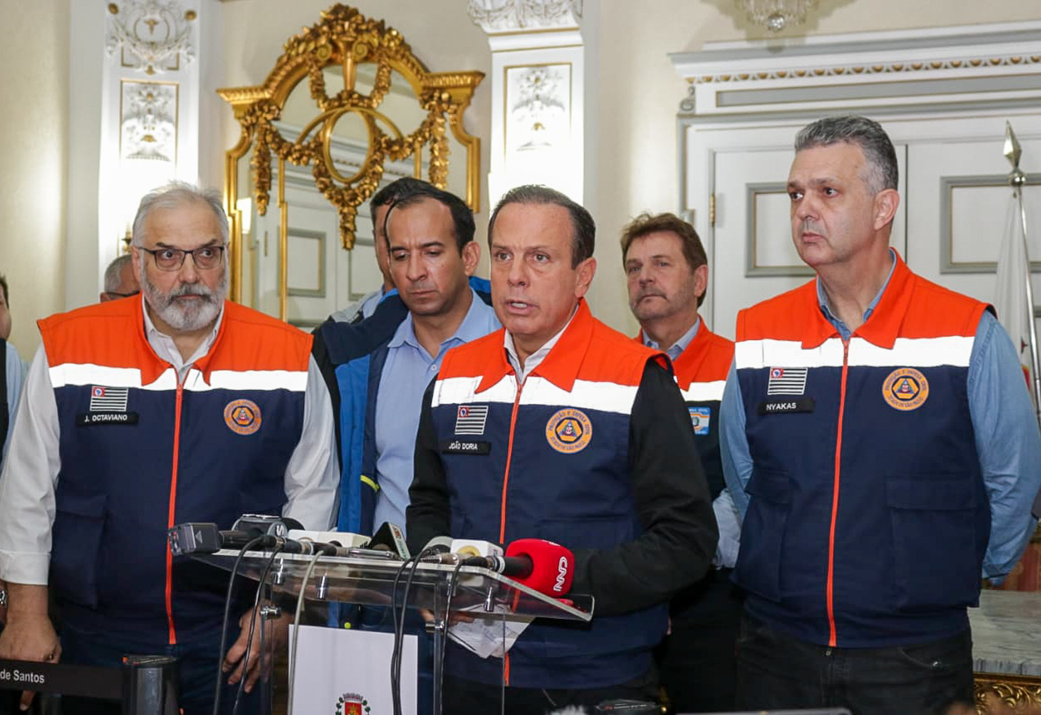 Governador decreta luto oficial no Estado por vítimas na Baixada