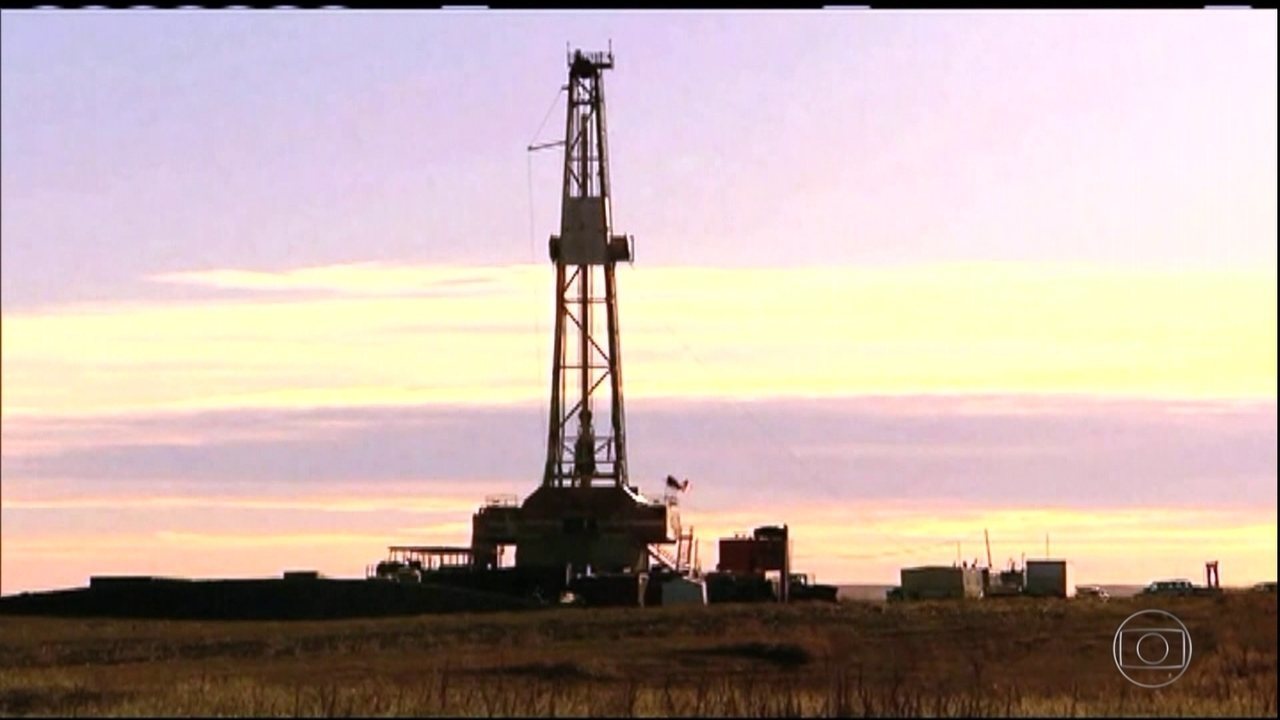 Petróleo opera em queda após Arábia Saudita anunciar plano para ampliar capacidade de produção